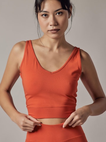 Top di OWN Off With Nature in arancione