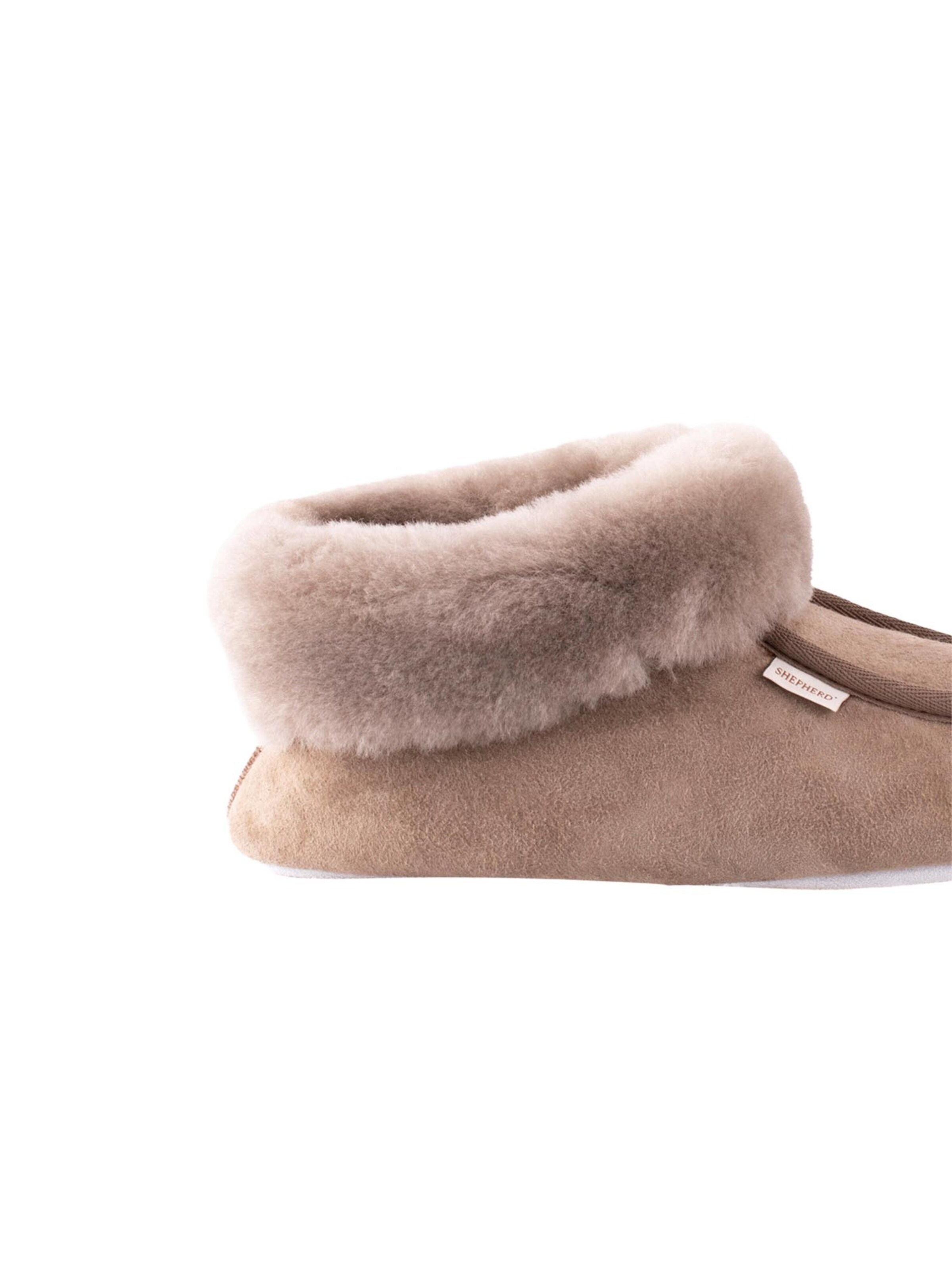 SHEPHERD Slippers 'Moa' in Beige