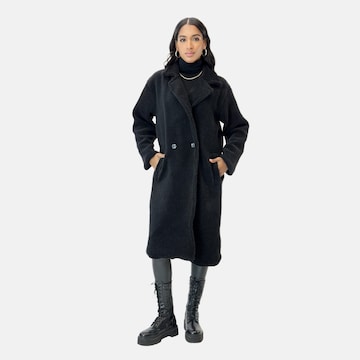 Cappotto invernale di Elara in nero: frontale