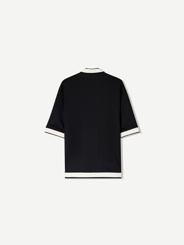 Comfort fit Camicia di Bershka in nero
