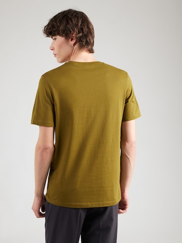 Tricou de la Lyle & Scott pe verde