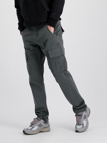 regular Pantaloni cargo di ALPHA INDUSTRIES in grigio