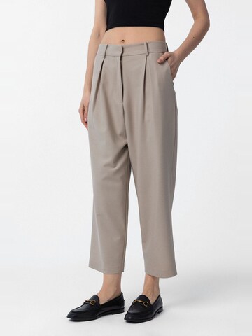 Baggy Pantaloni con pieghe 'Laura' di Antioch in beige: frontale