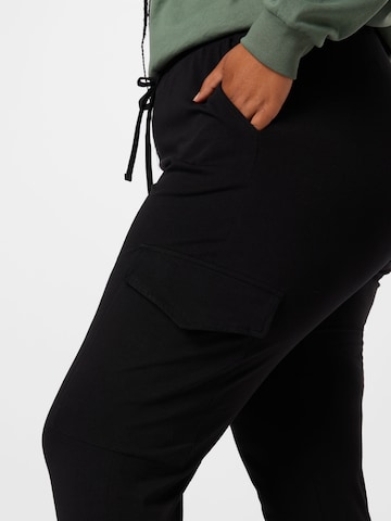 Tapered Pantaloni cu buzunare 'Sine' de la KAFFE CURVE pe negru