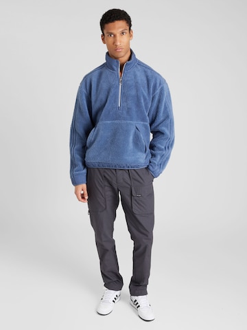 ADIDAS ORIGINALS Sweatshirt 'Premium Essentials+' i blå