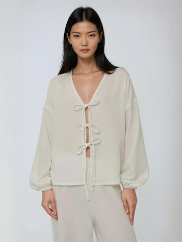 Hiccup - Blusa em branco: frente