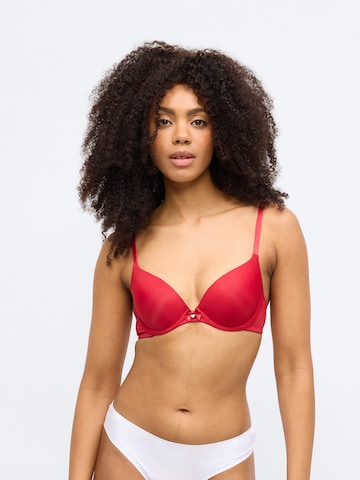Hunkemöller T-shirt Bra 'P&M' in Red