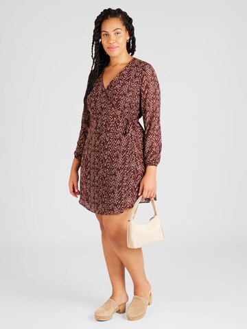 Robe 'Louisa' ABOUT YOU Curvy en marron