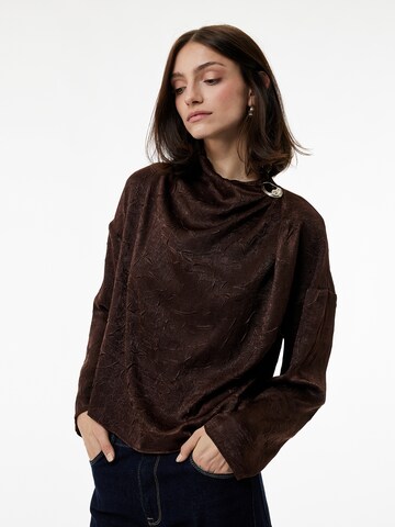 Koton Blouse in Bruin: voorkant