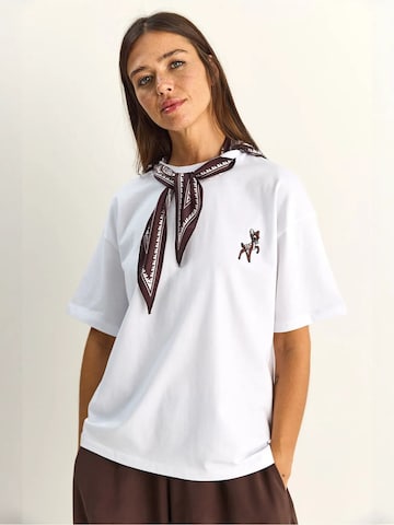 Bianco Lucci Shirt in White: front