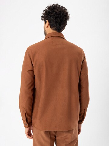 Antioch - Ajuste regular Camisa en marrón