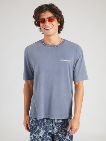HOLLISTER Póló 'MCLAREN' - kék
