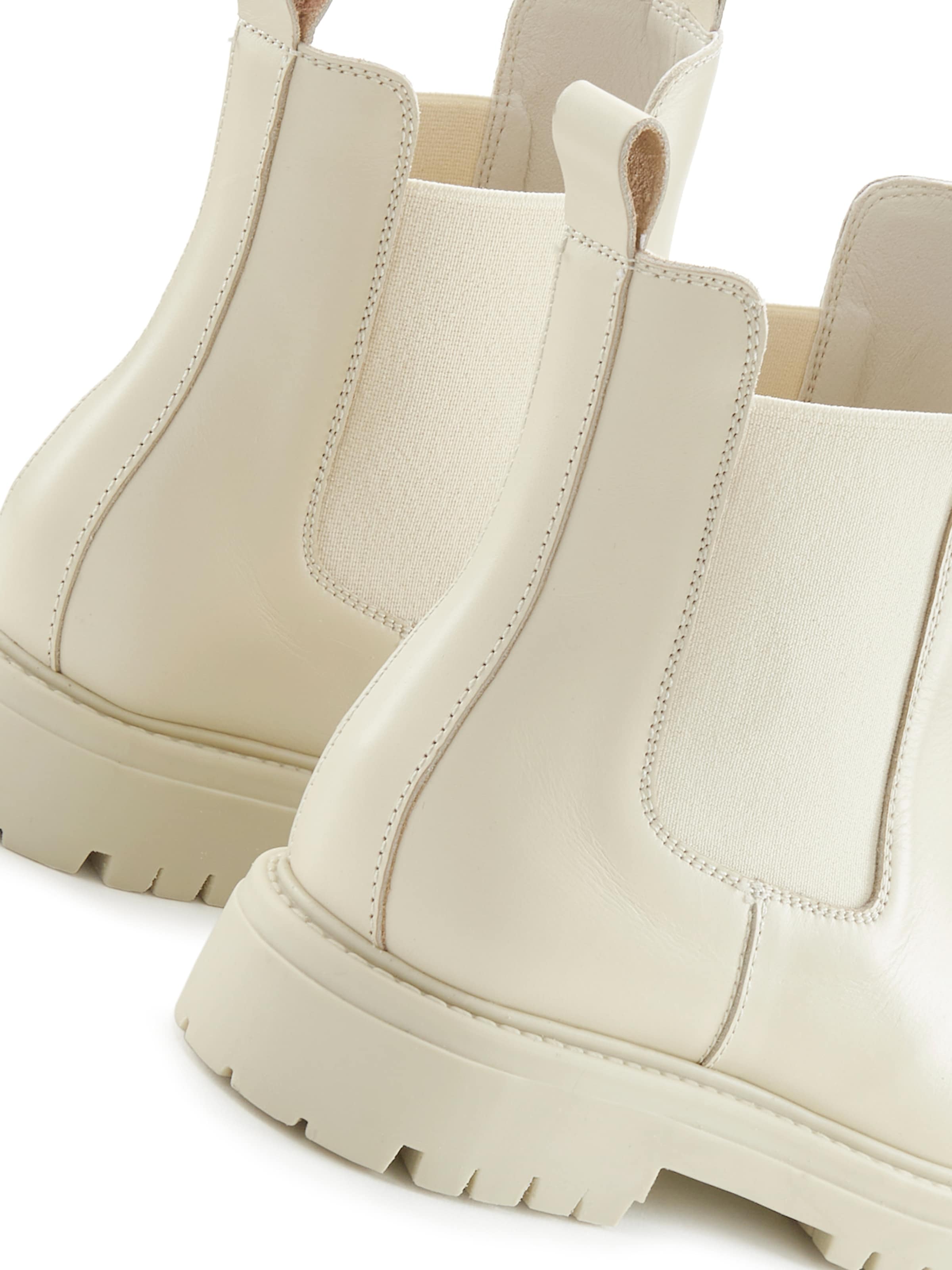 Elbsand Chelsea boots in Beige