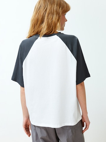 Trendyol Paita värissä valkoinen