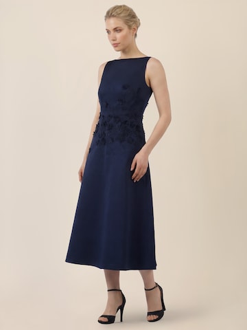 APART Kleid in Blau