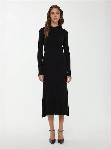 Hiccup Kleid in Schwarz: Vorderseite