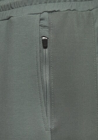 Authentic Le Jogger Tapered Hose in Grün