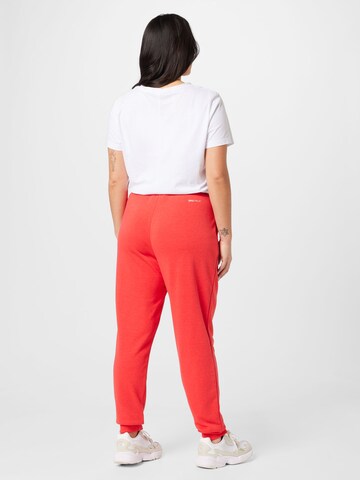 Effilé Pantalon de sport 'ELINA' Only Play Curvy en rouge