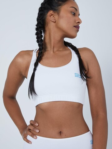 SPORTKIND Medium Support Sport-BH 'Crossed Straps'‌‌‌ in Weiß