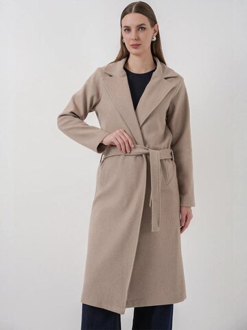 Manteau d’hiver Bigdart en beige : devant