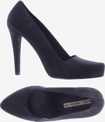 & Other Stories High Heels & Pumps in 38 in Black: front