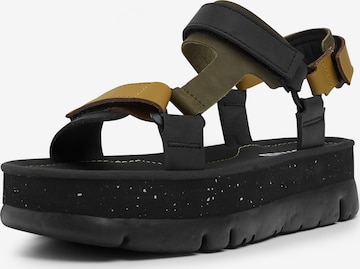 CAMPER Sandalen met riem 'Oruga Up' in Zwart: voorkant