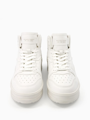 Bershka Sneakers hoog in Wit