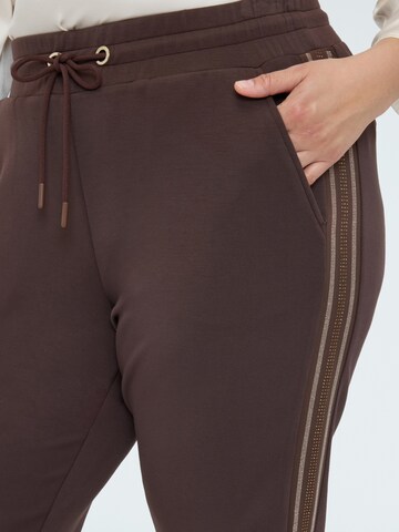 Fiorella Rubino Regular Trousers in Brown