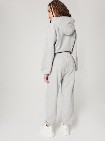 ABOUT YOU x Sofia Tsakiridou Tapered Pants 'JORDAN' in Grey