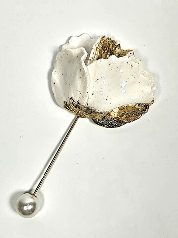 NARRU Brosche 'Dalia Brooch'‌‌‌‌‌‌ in Weiß: Vorderseite