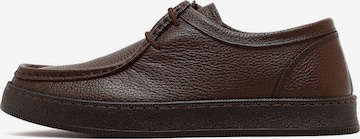 Mocassino di Derimod in marrone: frontale