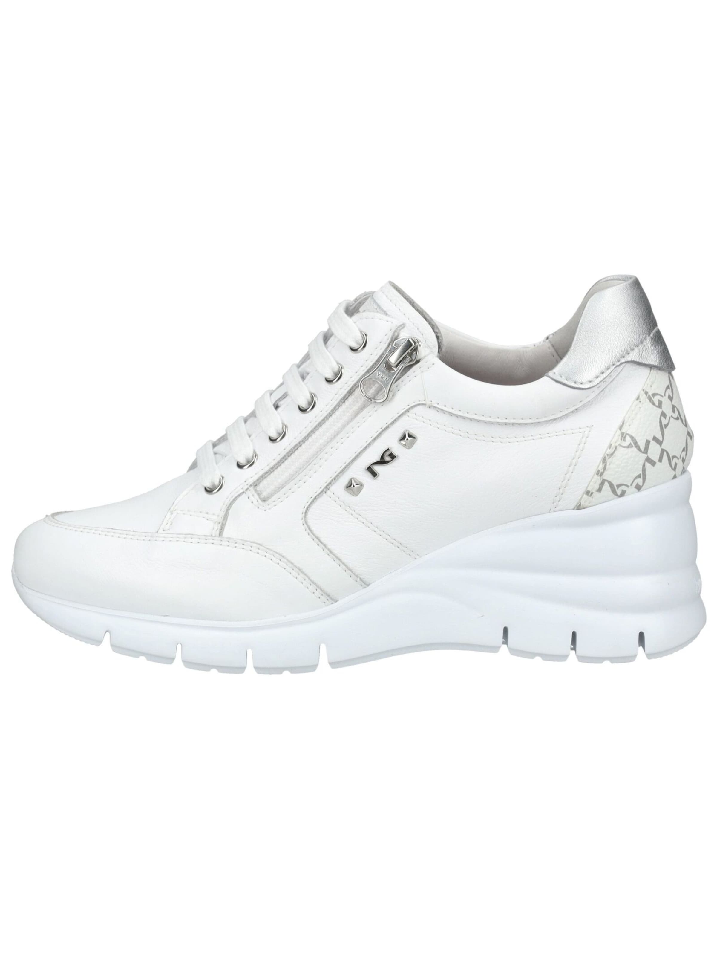 Baskets basses Nero Giardini en blanc