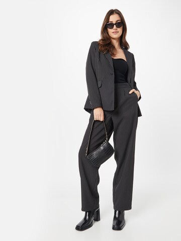 VERO MODA Loose fit Pleated Pants 'NELLIE' in Black