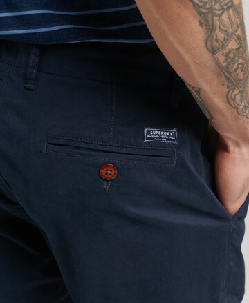 Superdry Slimfit Chinohose in Blau