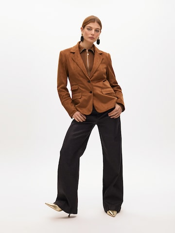 Lola Casademunt Blazers in Bruin