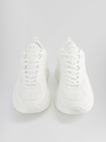 Bershka Sneakers in White