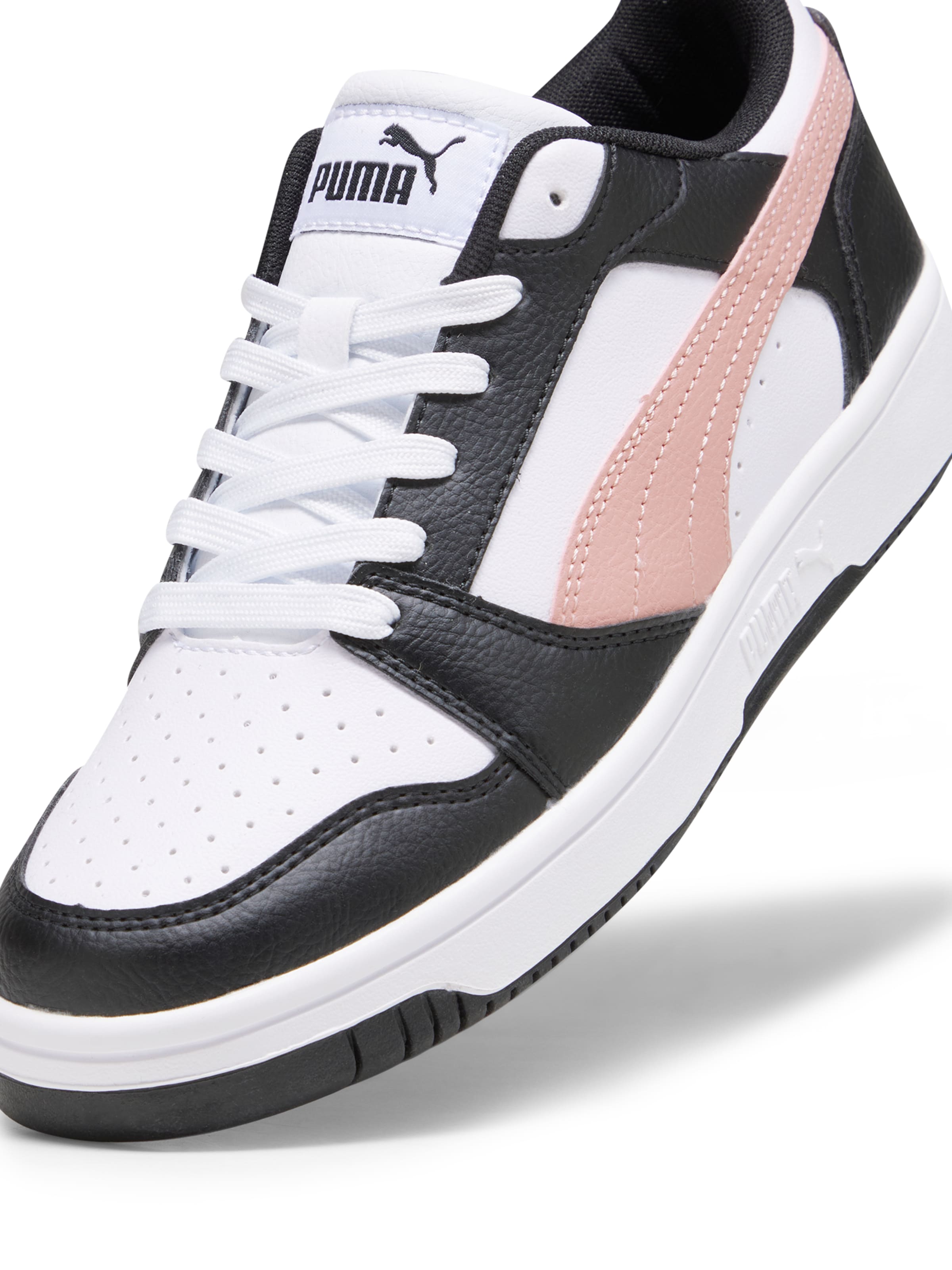 PUMA Matalavartiset tennarit 'Rebound V6' värissä valkoinen