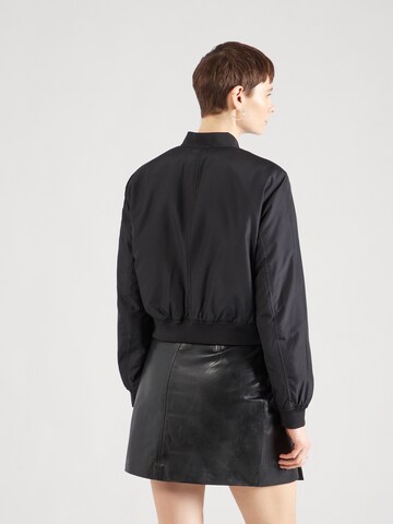 Veste mi-saison 'ALMA' ONLY en noir