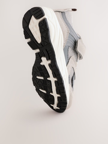 Sneaker di Next in grigio