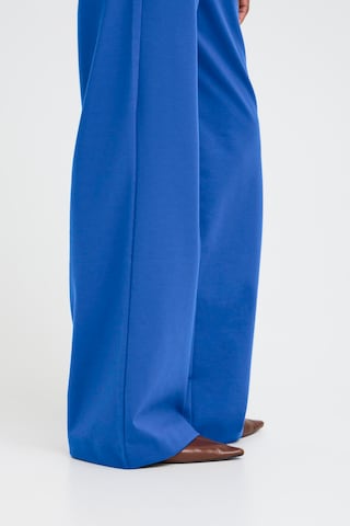 b.young regular Bukser med lægfolder 'Rizetta' i blå