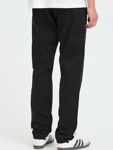Casual Friday Slimfit Παντελόνι τσίνο 'Viggo' σε μαύρο
