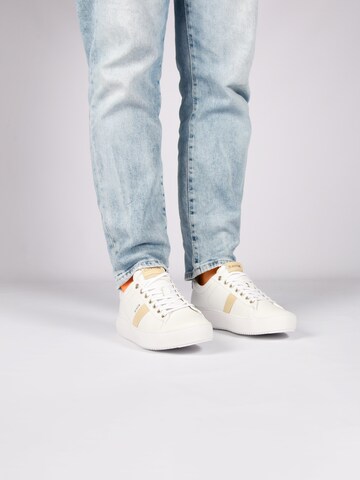 Baskets basses 'RYDER ' BLACKSTONE en blanc