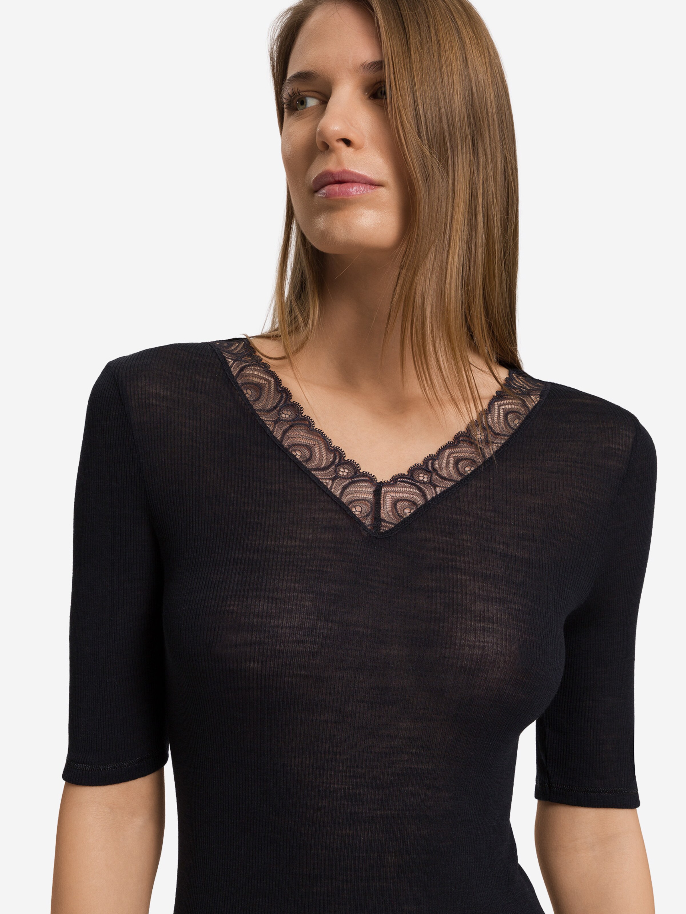 Hanro Unterhemd ' Woolen Lace ' in Schwarz