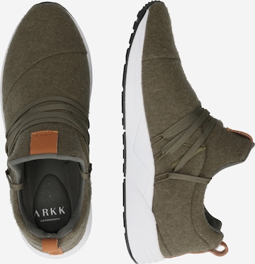 ARKK Copenhagen - Zapatillas sin cordones 'Raven' en marrón