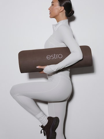 Completo per l'allenamento '8107' di Estro in beige