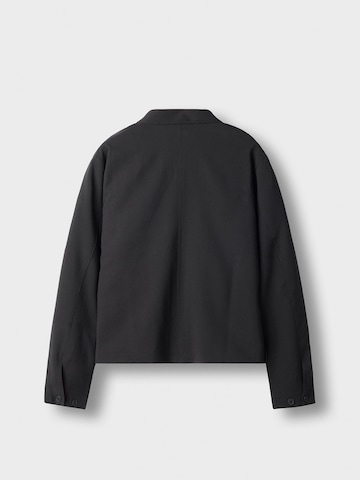 Burocs Between-Season Jacket 'Zipped' in Black