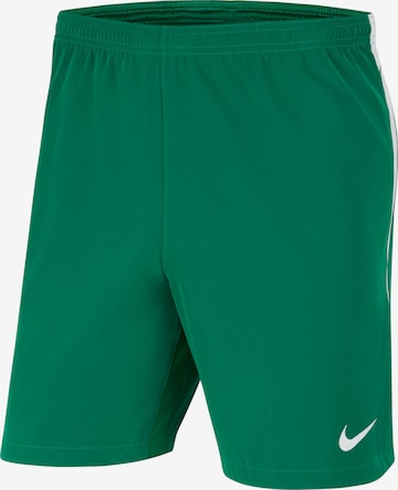 regular Pantaloni sportivi di NIKE in verde: frontale