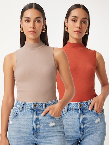 Happiness İstanbul Top in Beige: Vorderseite