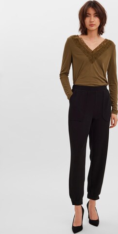 VERO MODA - Tapered Calças 'Dagny' em preto