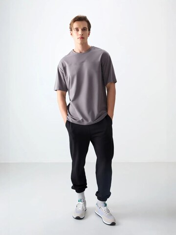 Tommy Life T-Shirt in Grau
